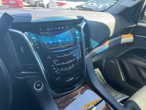Used 2016 Cadillac Escalade 4WD image 38