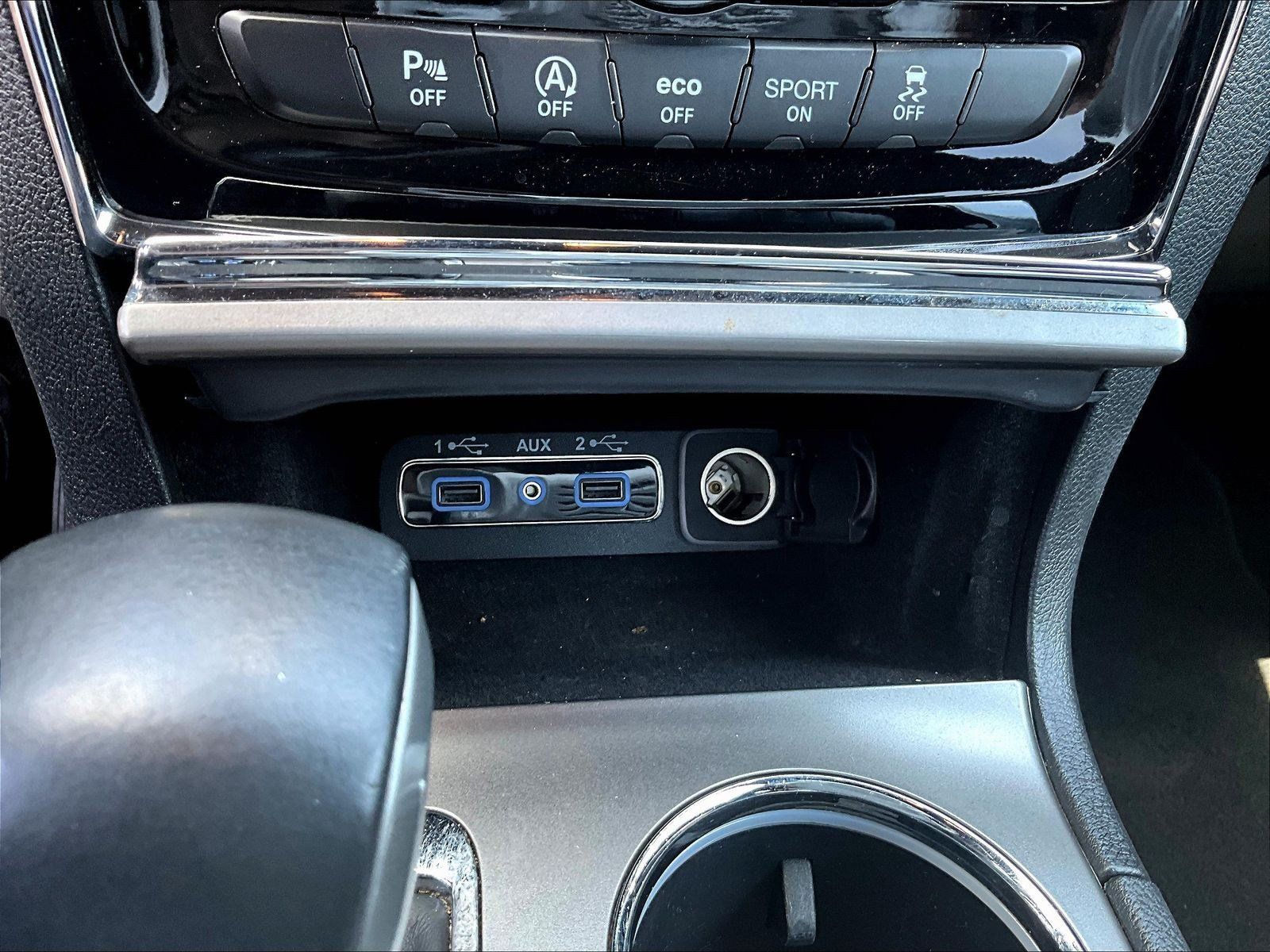 Used 2019 Jeep Grand Cherokee Laredo w/ Laredo X Package RWD image 18