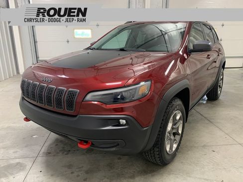Used 2019 Jeep Cherokee Trailhawk w/ Cold Weather Group AWD/4WD image 1
