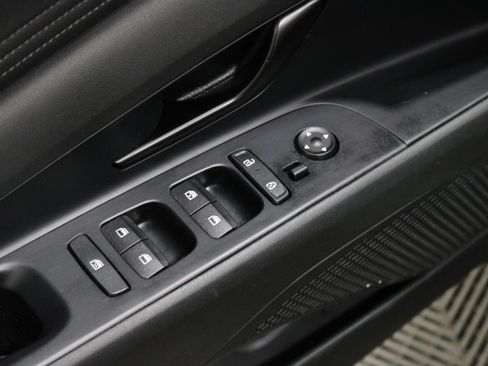 Used 2025 Hyundai Elantra Sport FWD image 4