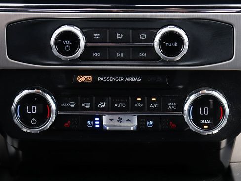 Used 2022 Ford F250 Platinum w/ FX4 Off-Road Package image 36