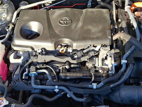 Used 2021 Toyota RAV4 XLE image 29