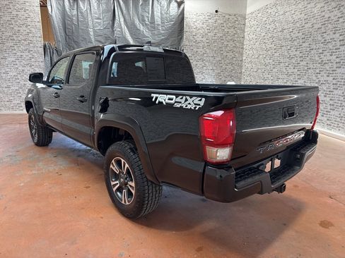 Used 2017 Toyota Tacoma TRD Sport image 5