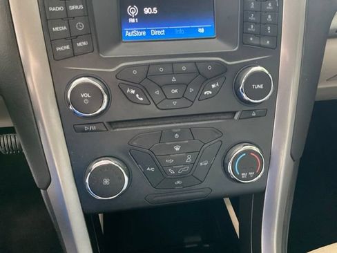 Used 2018 Ford Fusion SE FWD image 12