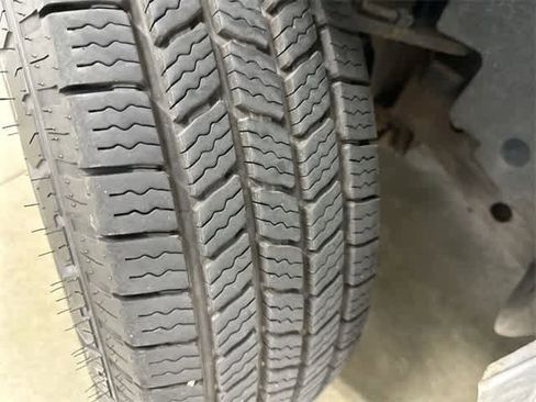 Used 2018 Chevrolet Express 2500 w/ Driver Convenience Package image 28