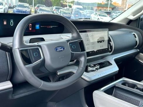 Used 2025 Ford Expedition Active AWD/4WD image 15