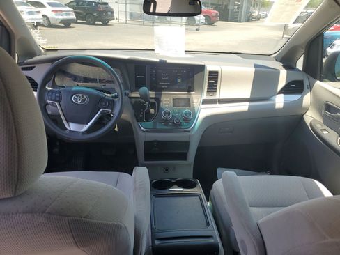 Certified 2017 Toyota Sienna LE AWD/4WD image 14
