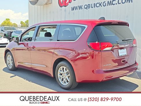 Used 2021 Chrysler Voyager LX FWD image 5