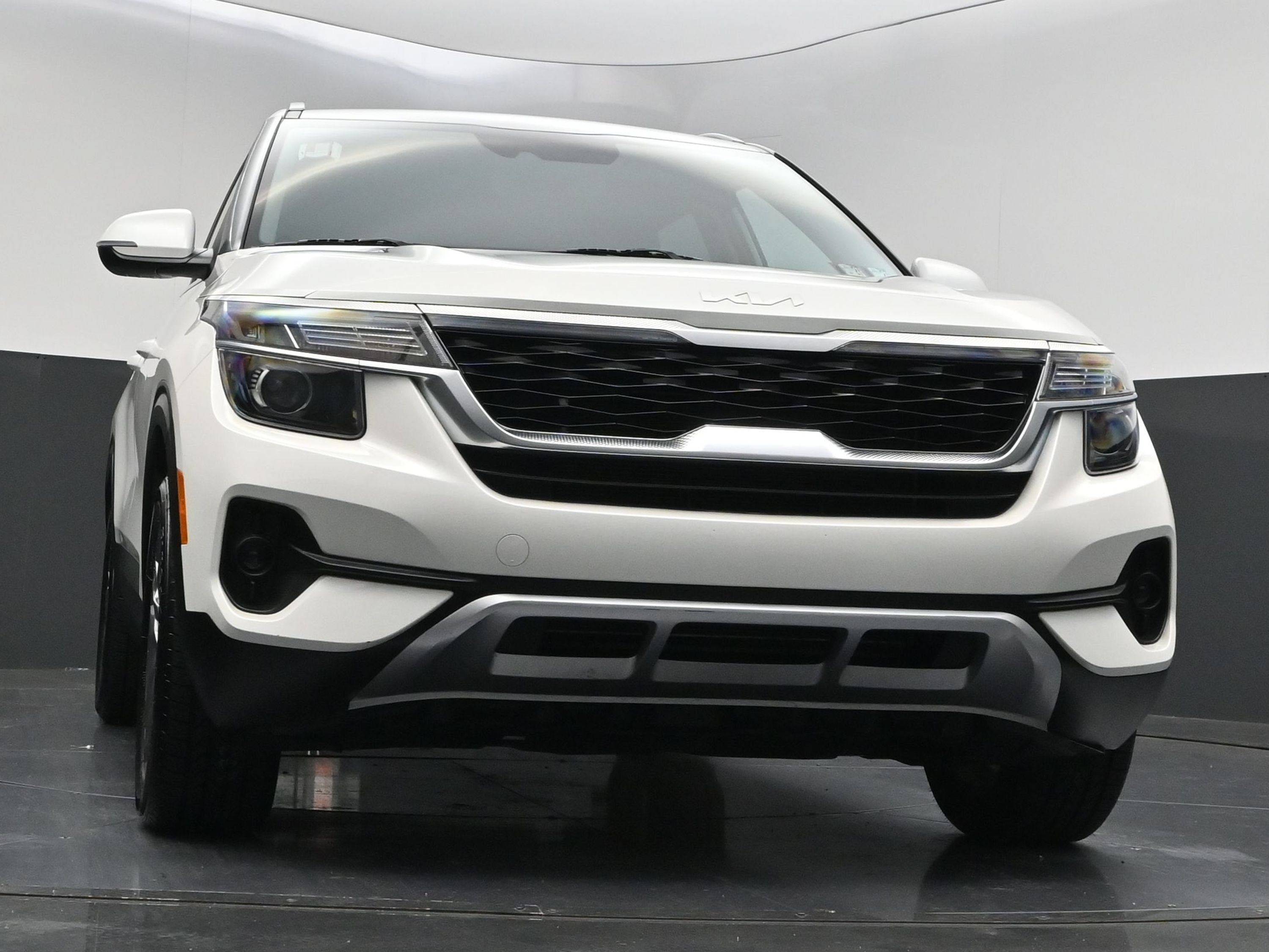 Used 2023 Kia Seltos S w/ Navigation Package FWD image 37