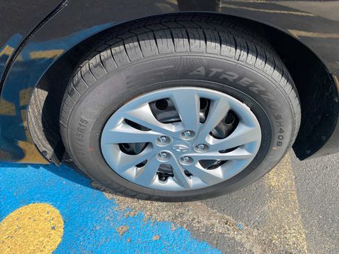 Used 2019 Hyundai Elantra SE FWD image 33