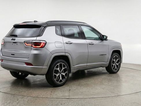 Used 2025 Jeep Compass Limited AWD/4WD image 9