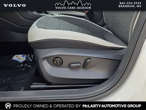 Used 2025 Volkswagen Taos SE AWD/4WD image 16