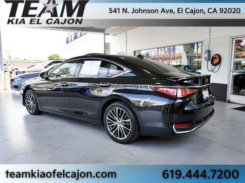 Used 2023 Lexus ES 300h w/ Premium Package image 7