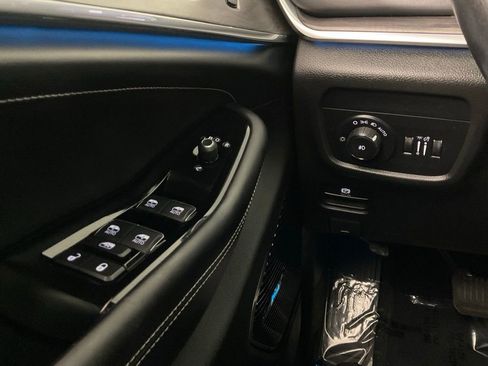 Used 2022 Jeep Grand Cherokee L Overland w/ Luxury Tech Group IV RWD image 19