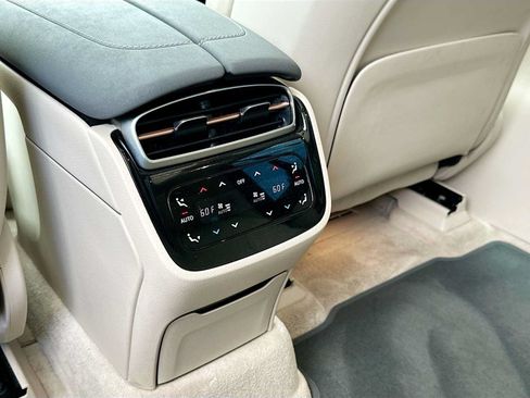 Used 2023 Mercedes-Benz EQS 580 4MATIC SUV w/ Exclusive Trim Package image 27