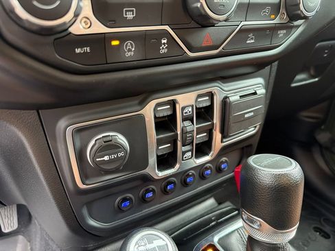 Used 2023 Jeep Gladiator Sport AWD/4WD image 30