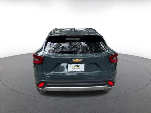 Used 2025 Chevrolet Trax LT FWD image 6