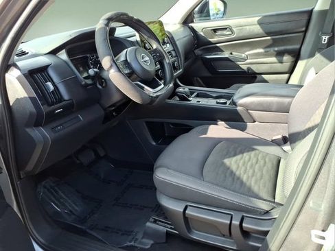 Used 2025 Nissan Pathfinder S AWD/4WD image 11