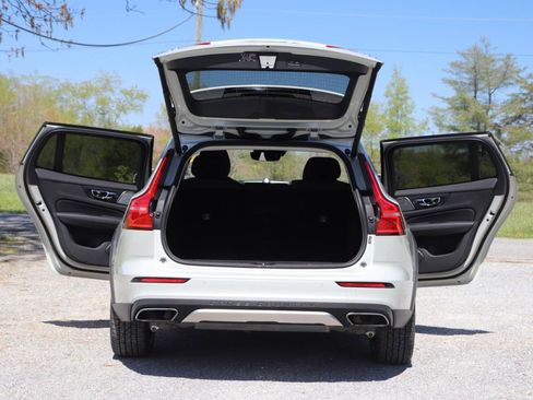 Used 2020 Volvo V60 T5 Cross Country AWD/4WD image 5