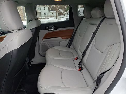 Used 2022 Jeep Compass Limited image 14