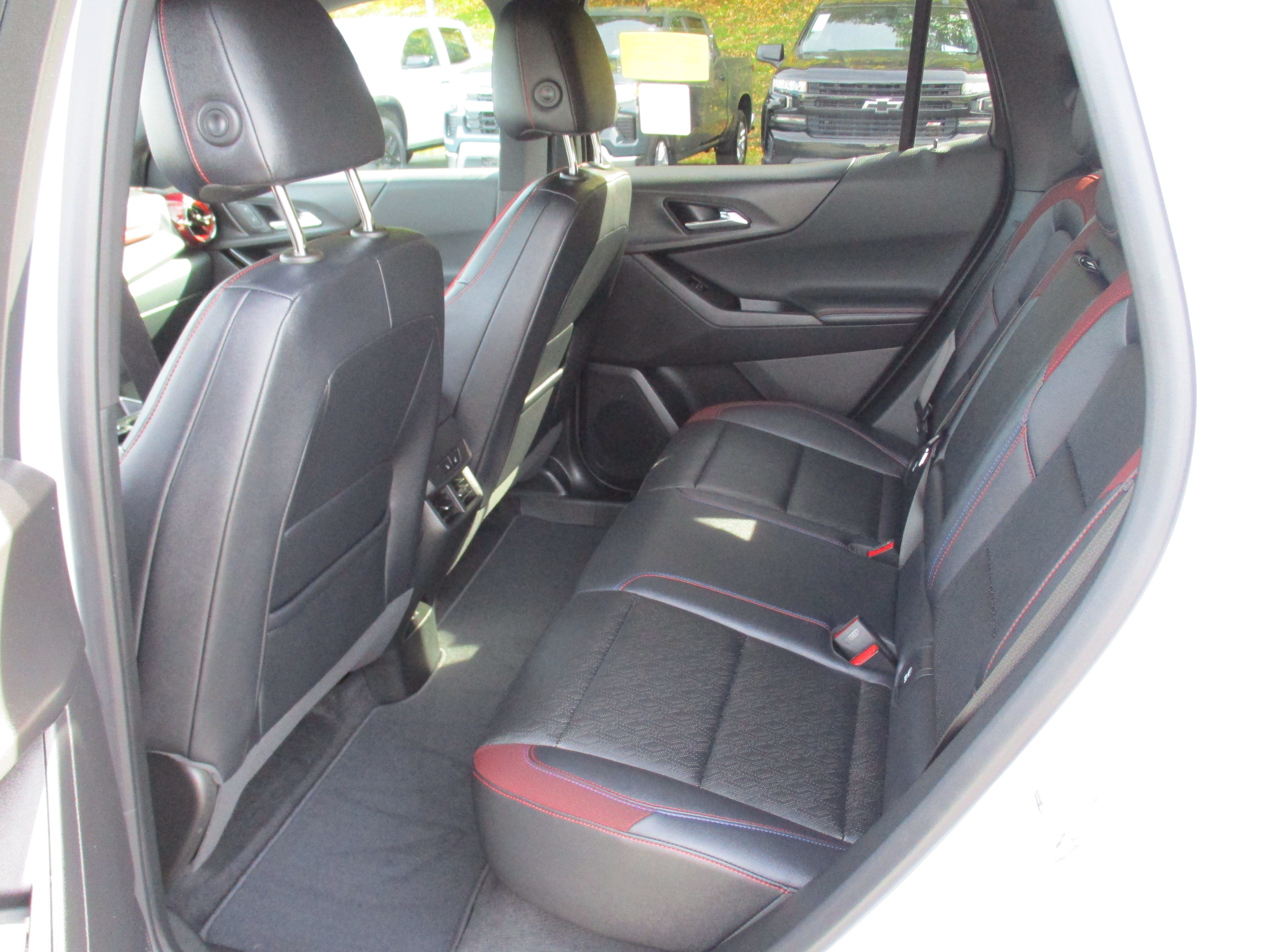 Certified 2025 Chevrolet Equinox RS w/ Safety and Technology Package AWD/4WD image 13