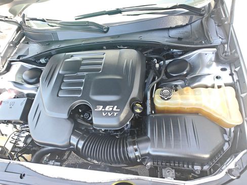Used 2018 Chrysler 300 Limited RWD image 35