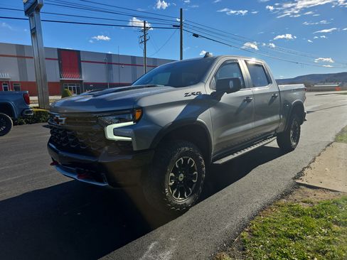 Used 2023 Chevrolet Silverado 1500 ZR2 w/ Technology Package image 8