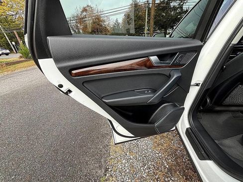 Used 2019 Audi Q5 2.0T Premium w/ Convenience Package image 18