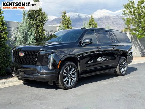 Used 2025 Cadillac Escalade ESV Sport AWD/4WD image 3
