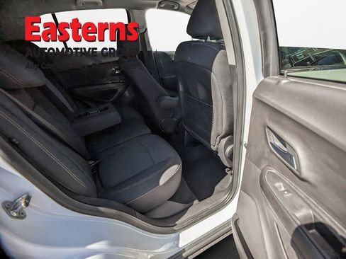 Used 2020 Chevrolet Trax LT image 12