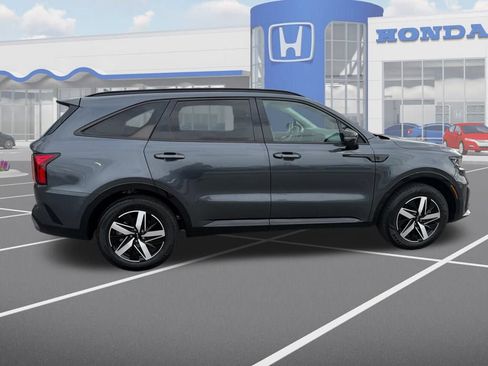 Used 2023 Kia Sorento S image 10
