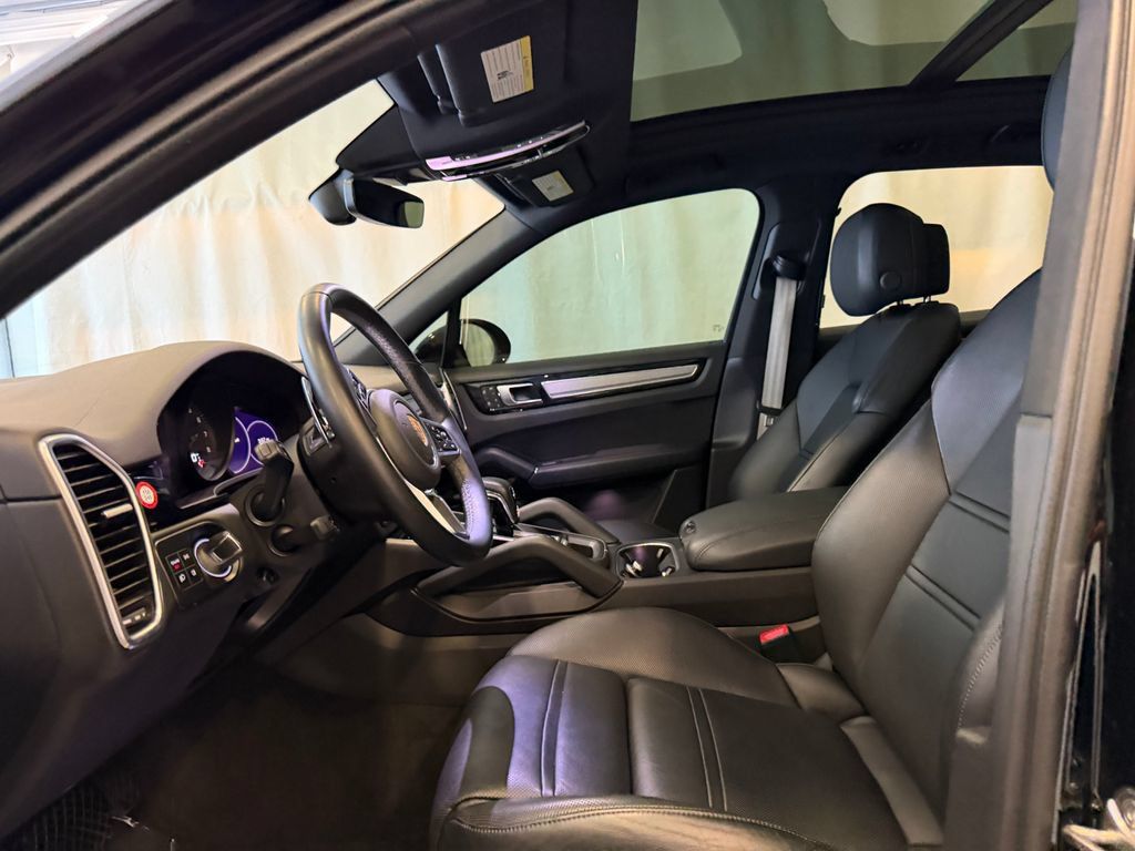Certified 2023 Porsche Cayenne Platinum Edition AWD/4WD image 5