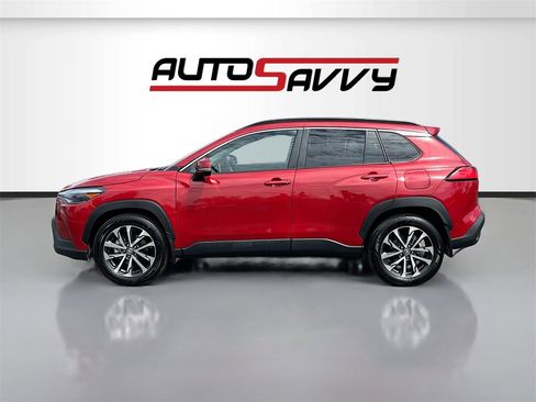 Used 2024 Toyota Corolla Cross XLE image 4