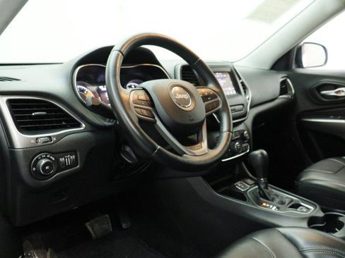 Used 2019 Jeep Cherokee Latitude Plus FWD image 6