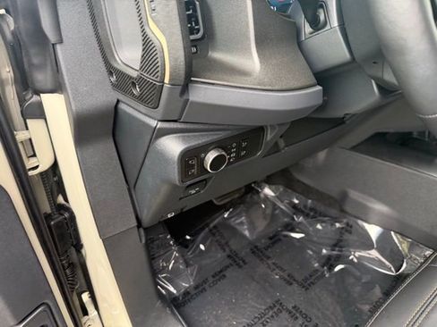 New 2025 Ford Bronco Badlands image 28