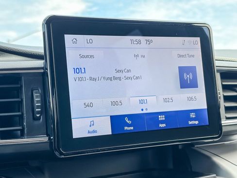 Used 2022 Ford Explorer XLT w/ Equipment Group 202A AWD/4WD image 26