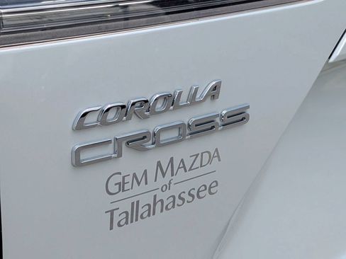 Used 2023 Toyota Corolla Cross XLE w/ Convenience Package FWD image 14