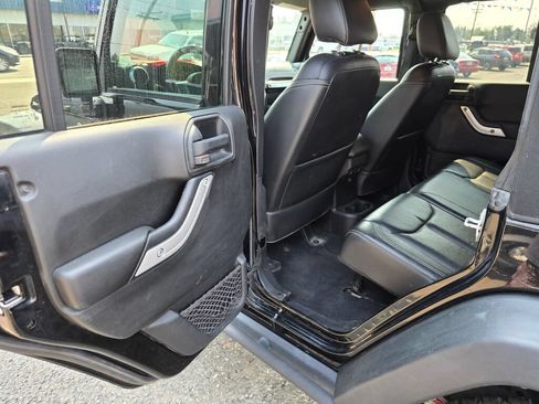 Used 2016 Jeep Wrangler Unlimited Rubicon AWD/4WD image 12