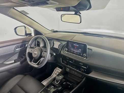 Used 2022 Nissan Rogue SV w/ SV Premium Package image 27