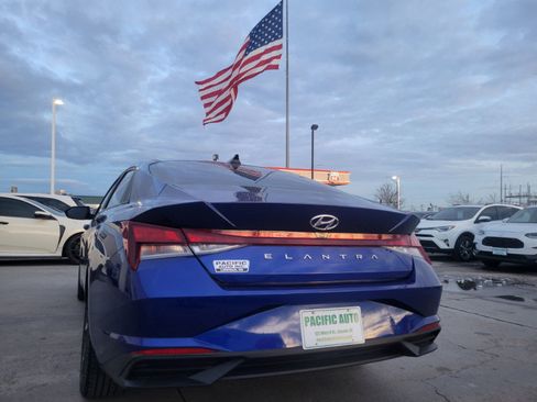 Used 2023 Hyundai Elantra SEL w/ Convenience Package image 6