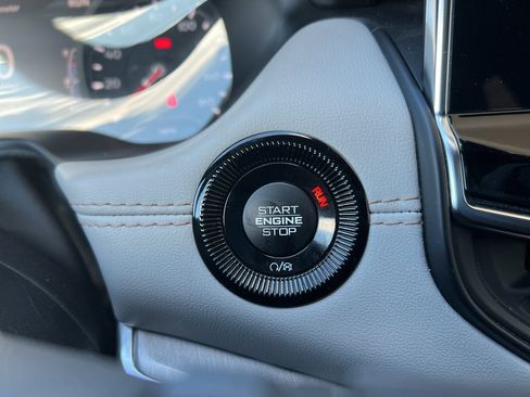 Used 2024 Jeep Compass Limited image 28