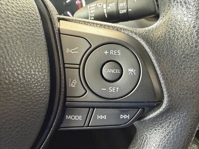 Used 2025 Toyota RAV4 XLE FWD image 18