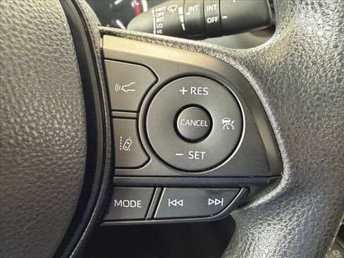 Used 2025 Toyota RAV4 XLE FWD image 18