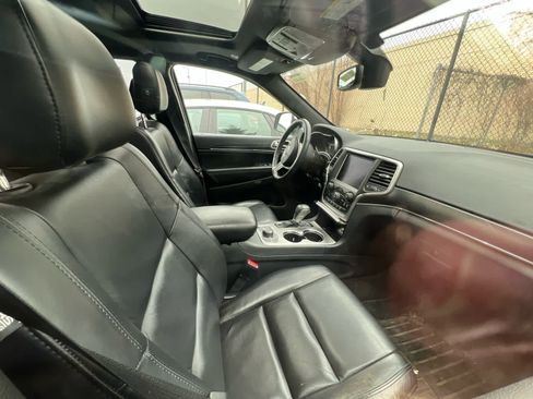 Used 2018 Jeep Grand Cherokee Limited image 3