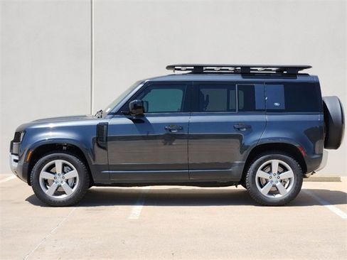 New 2024 Land Rover Defender 110 S image 4