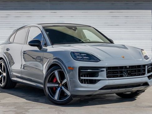 Certified 2025 Porsche Cayenne GTS image 10