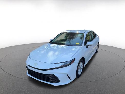 Used 2025 Toyota Camry LE image 7