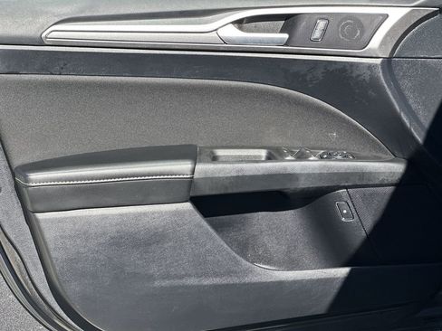 Used 2020 Ford Fusion SE image 10