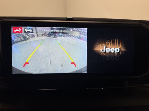 Used 2024 Jeep Wrangler Unlimited Sahara w/ Technology Group AWD/4WD image 11