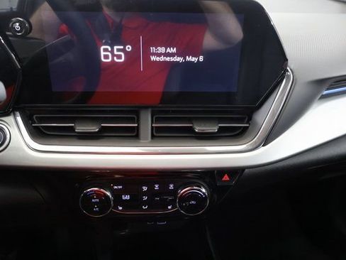 New 2026 Chevrolet Trax LT w/ LT Convenience Package FWD image 17